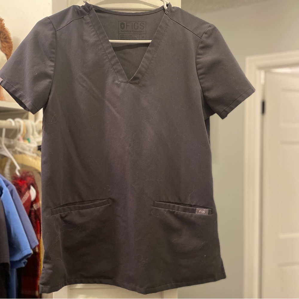 Figs scrub top